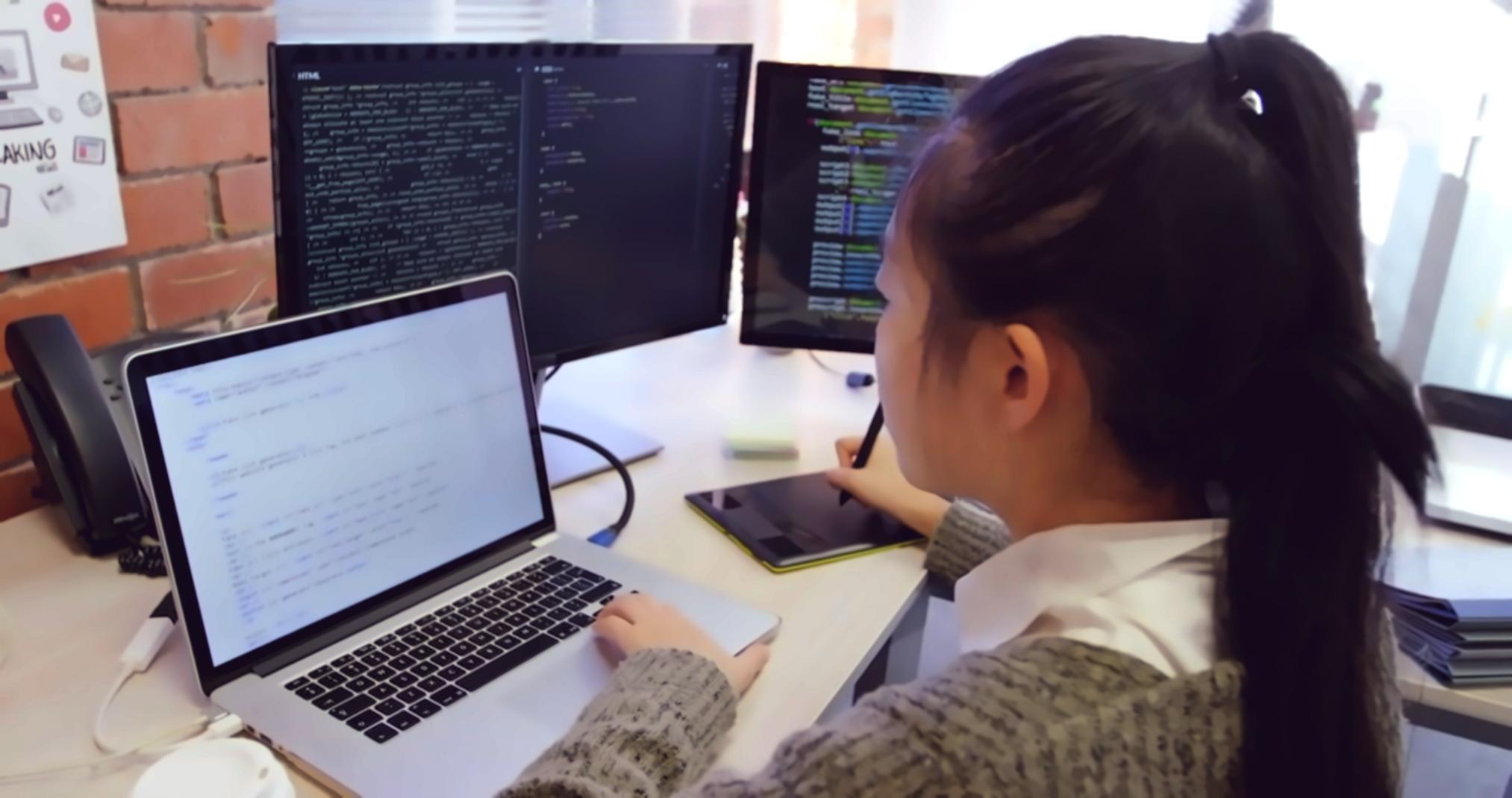 Musikproduktion mit KI-Tools im modernen Studio